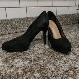Kelly & Katie Black Sueded Pumps